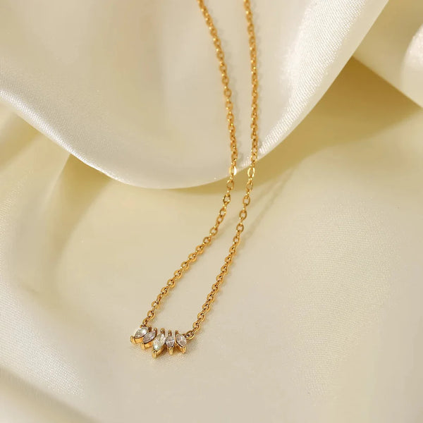 Minimal Crystal Pendant Necklace in 18K Gold