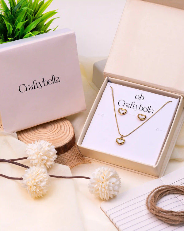 White Heart 18k Gold Gift Hamper