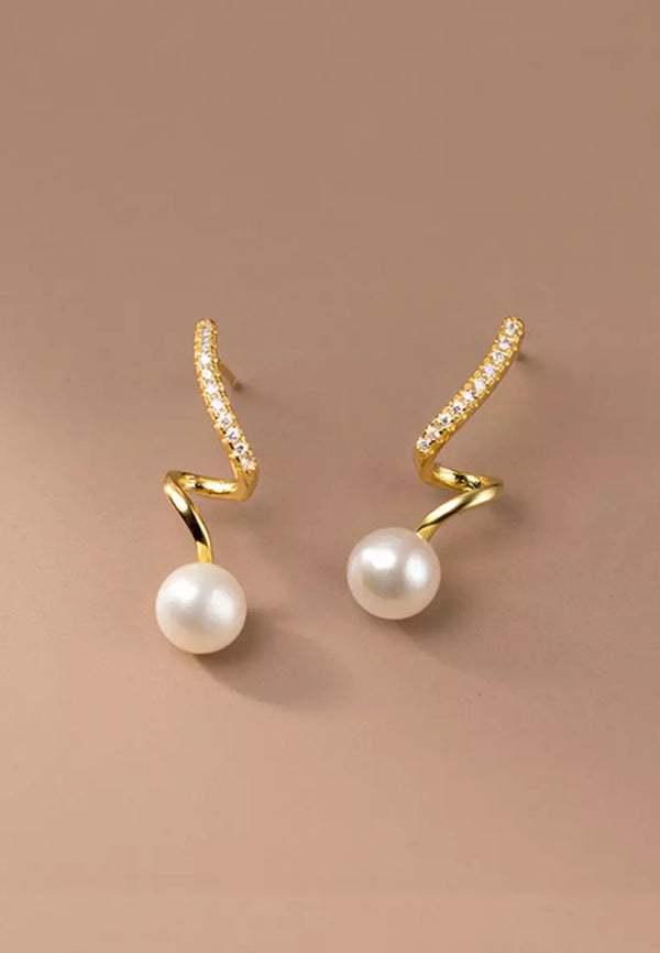 Lightening pearl drop earring