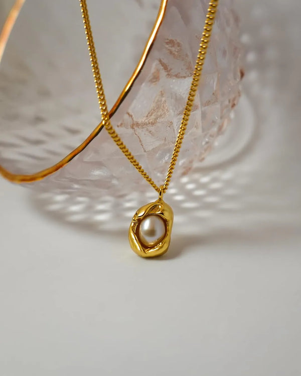 Golden Muse – 316L Stainless Steel Pearl Pendant Necklace