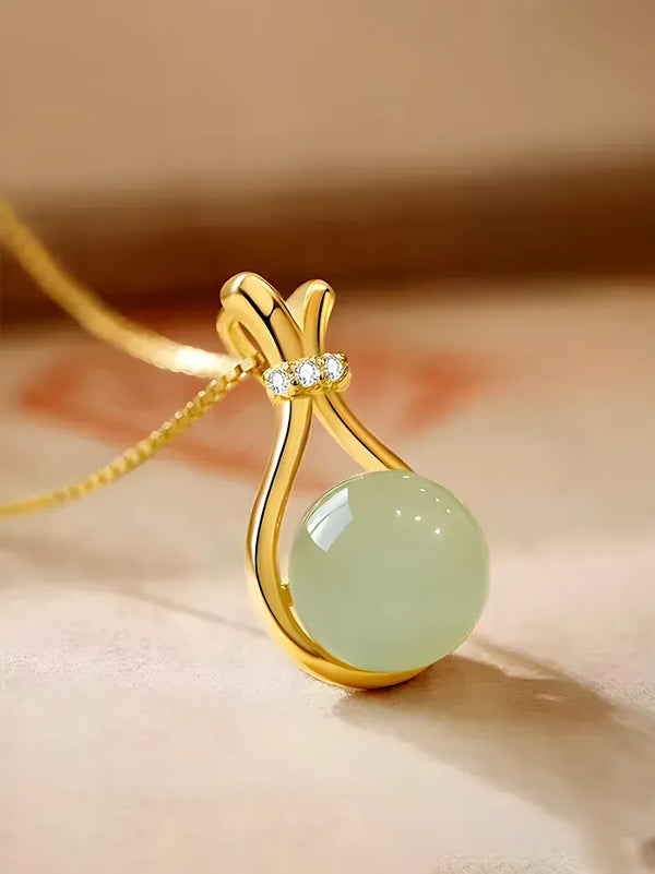 Lucky Gem Necklace – Elegant Jade Glow in Gold
