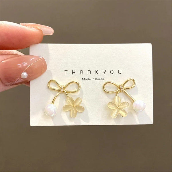 Bloom & Bow Pearl Earrings