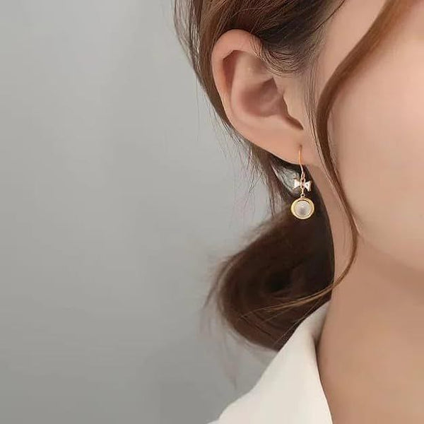 Stunning Cat Eye Earring